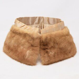 Elegant Tan Faux Fur Collar